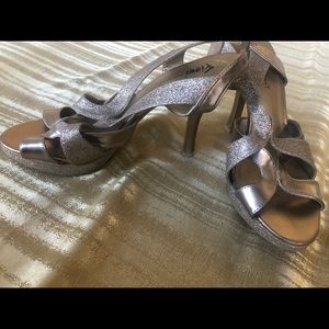 Fioni Night Gold Heels